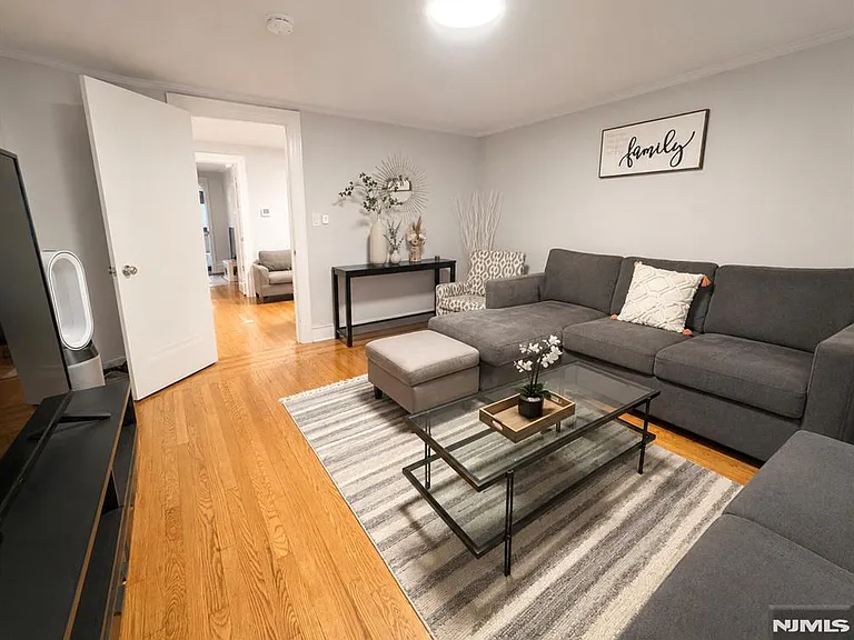 578 Hillside St — Photo 10