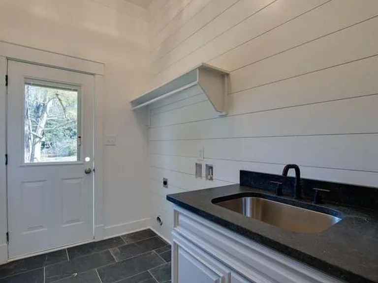 210 Drake Ave SW — Photo 11