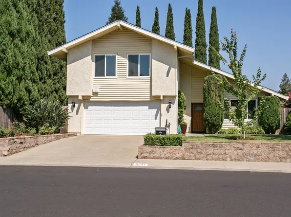 9241 Linda Rio Dr, Sacramento, CA 95826