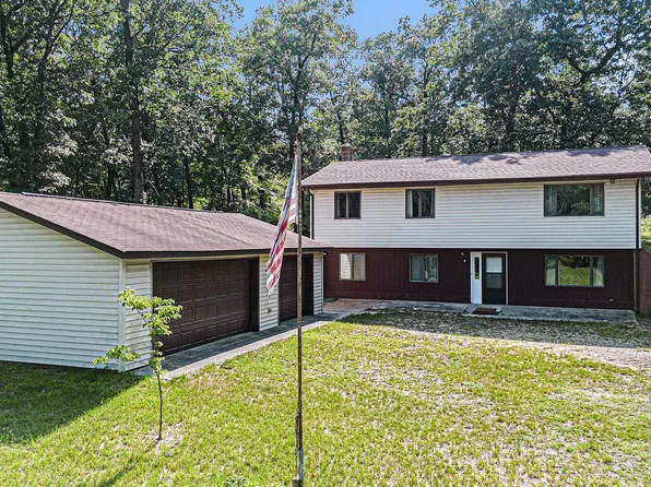 10019 Upas Rd, Plymouth, IN 46563