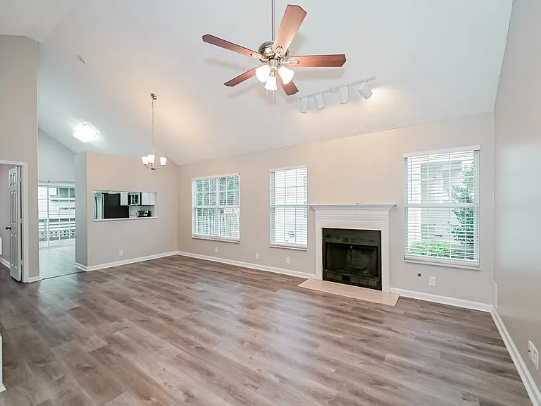 3521 Glenfalls Dr — Photo 6