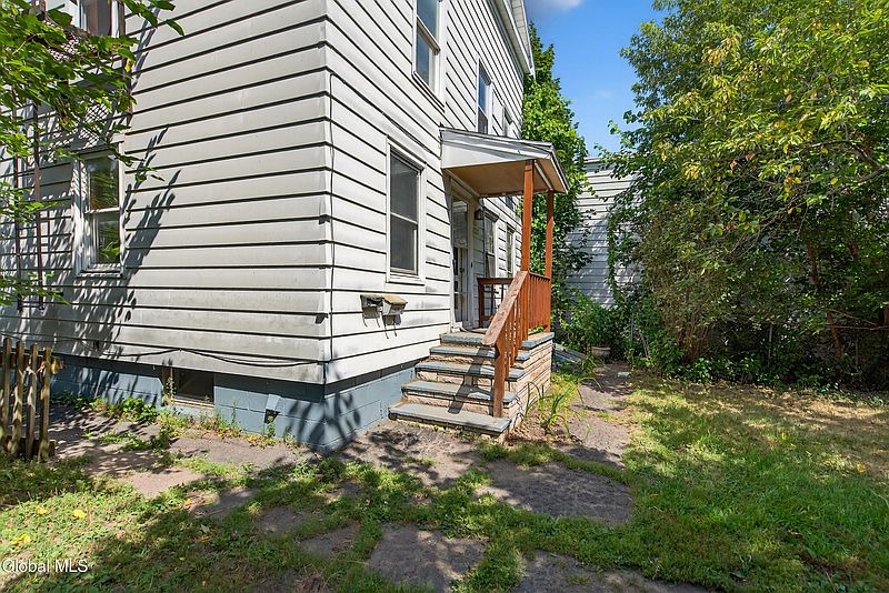 3rd image of 2325 6th Avenue