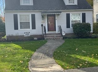 4026 Navahoe Rd, Cleveland Heights, OH 44121