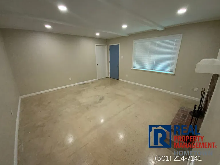 1904 Alberta Dr — Photo 2
