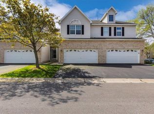 1375 White Oak Dr, Chaska, MN 55318