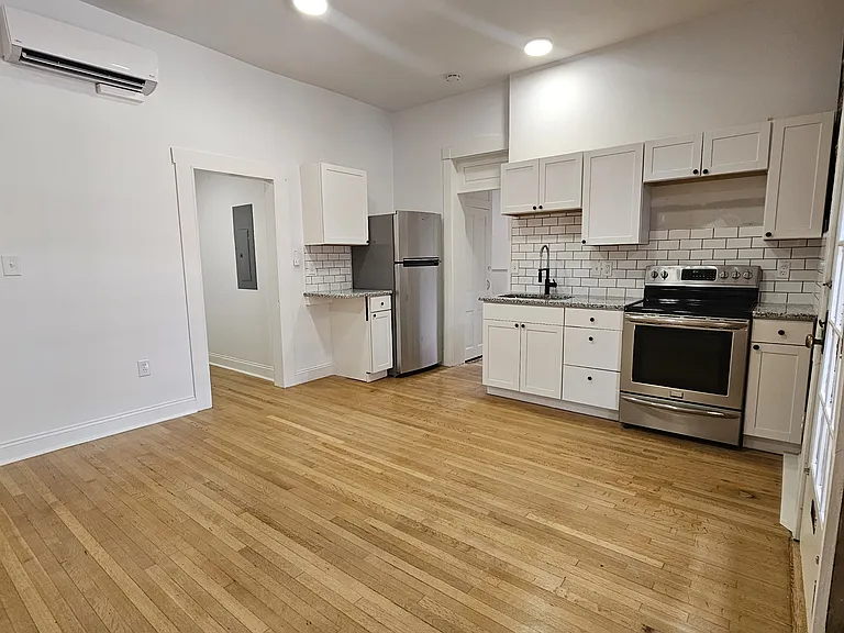 5 Delta St — Photo 2