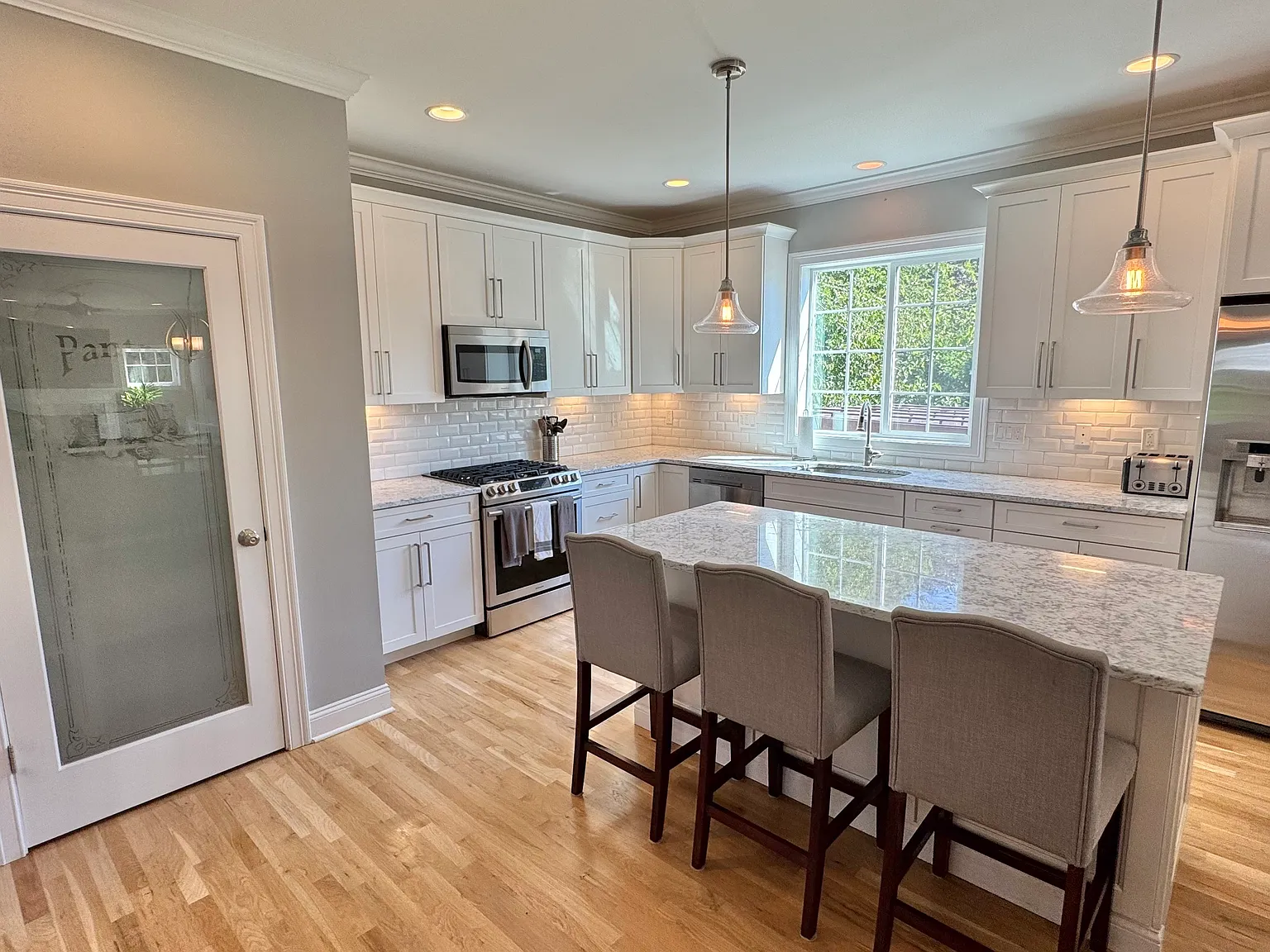 4 bed, 3.5 bath, 2800 sqft, $6,495 — Photo 3