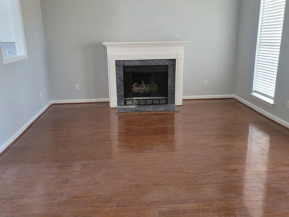 4th image of 732 3rd St NE