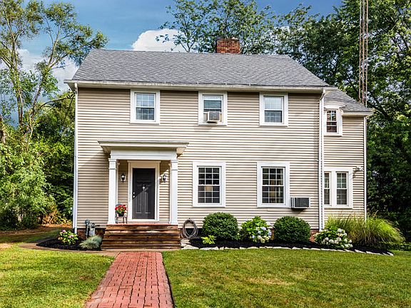 3rd image of 233 Orchard Ln