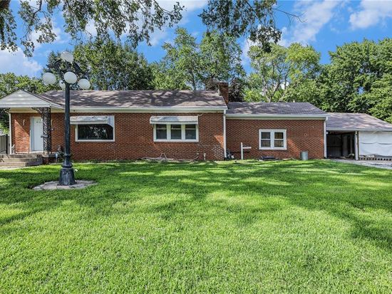8716 E 74th St, Kansas City, MO 64133
