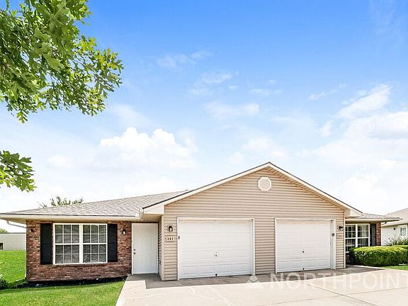 2nd image of 301 NW Woodbury Dr