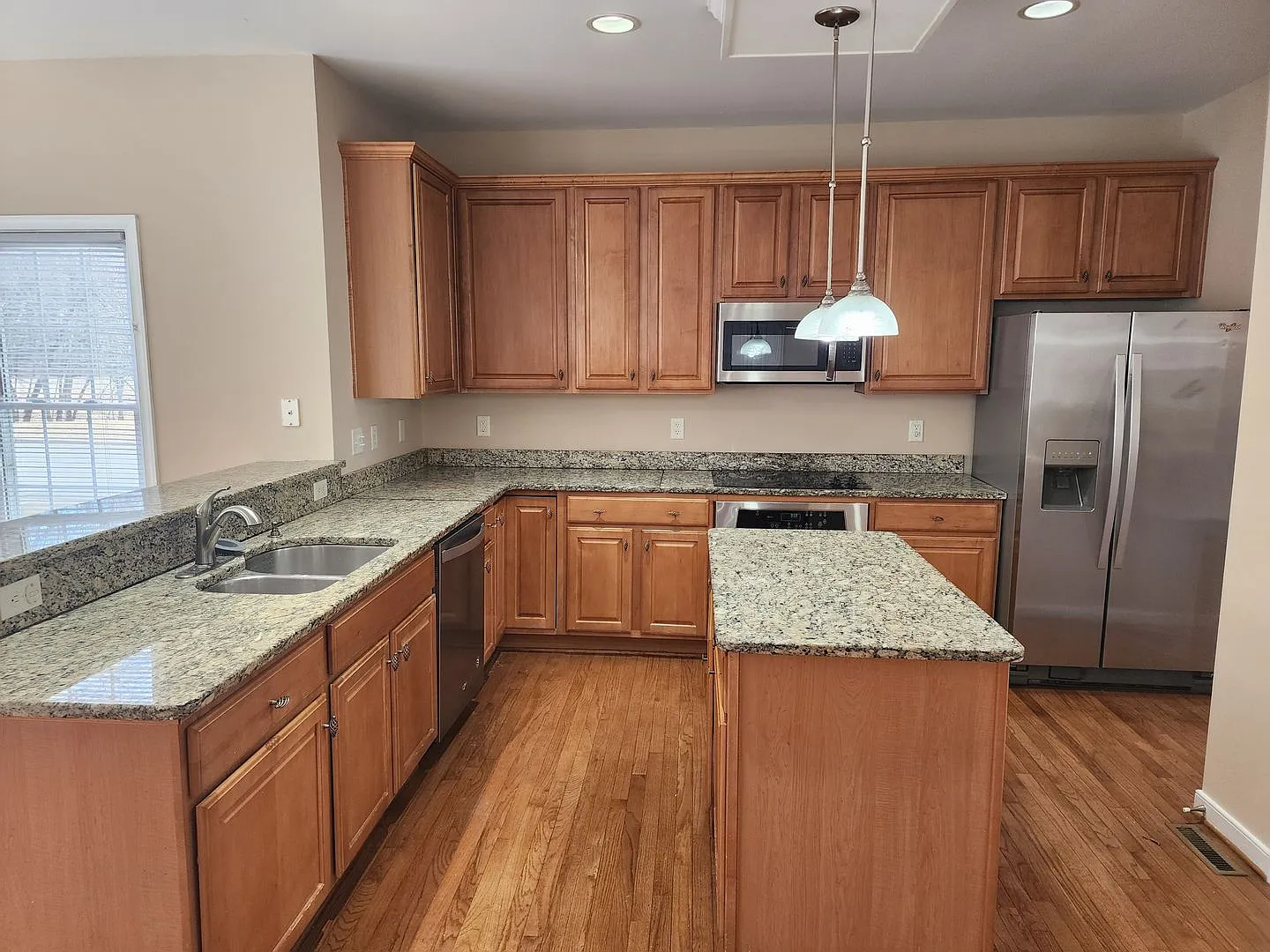 Stunning and Luxurious 4 Bedroom 2.5 Bath Home in the Crosspoint Subdivision — Photo 3