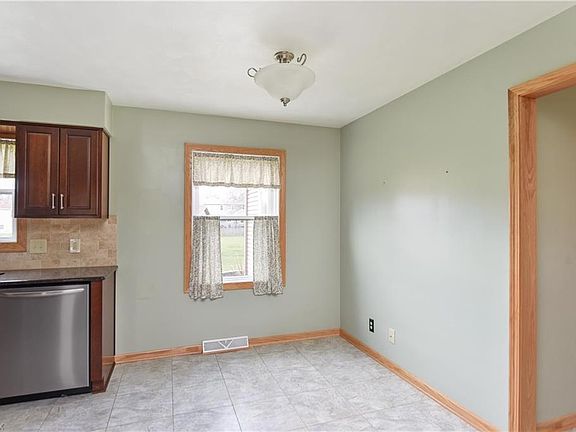 5th image of 126 Caribou Dr