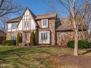 9011 Willow Springs Dr, Lyndon, KY 40242