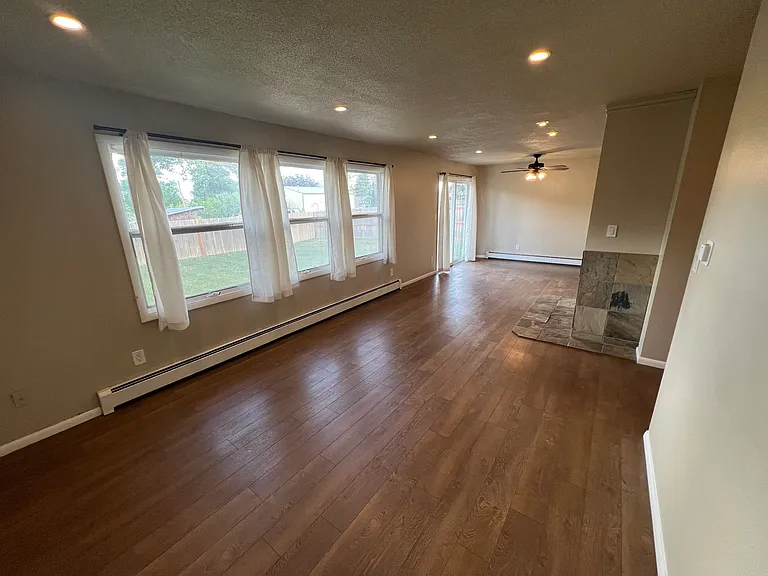 916 Timber Ln — Photo 7