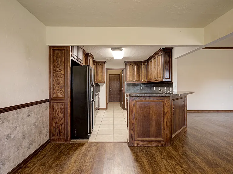 509 Finch St — Photo 8