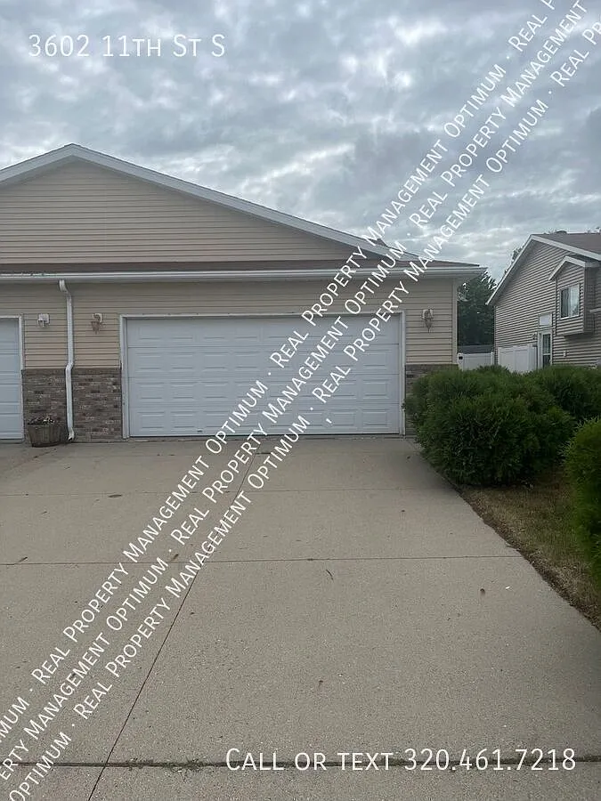 3 Bedroom 2 Bath Townhome Moorhead MN — Photo 2
