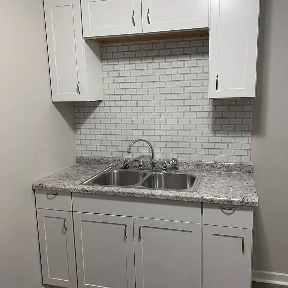 111 W Pearl St — Photo 6