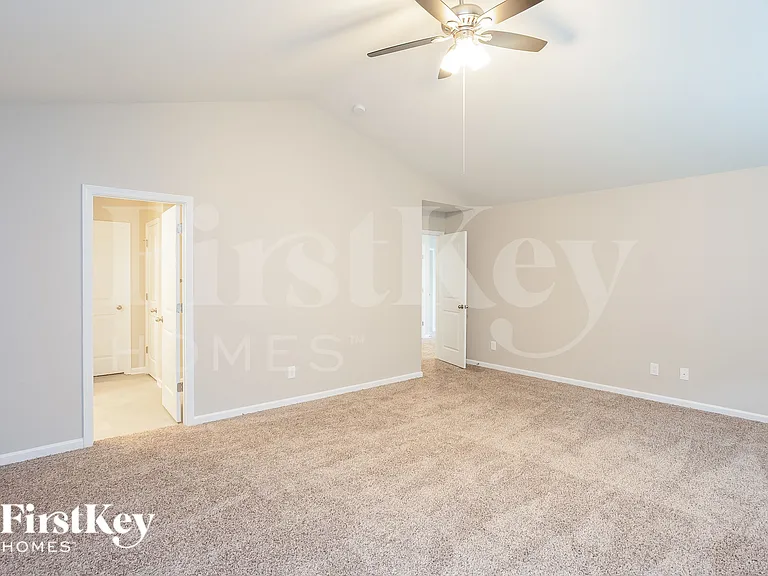 2209 Rolling Hills Dr — Photo 8