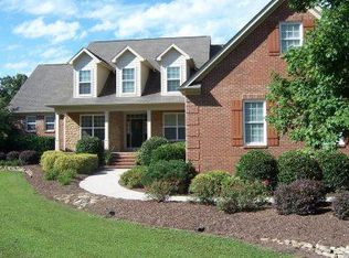 200 Red Grouse Dr, Lenoir City, TN 37772