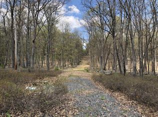 493 Log Tavern Rd, Milford, PA 18337