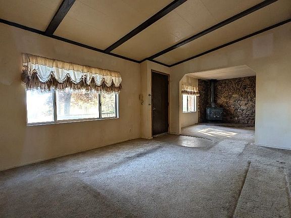4th image of 449605 Bobcat Ln