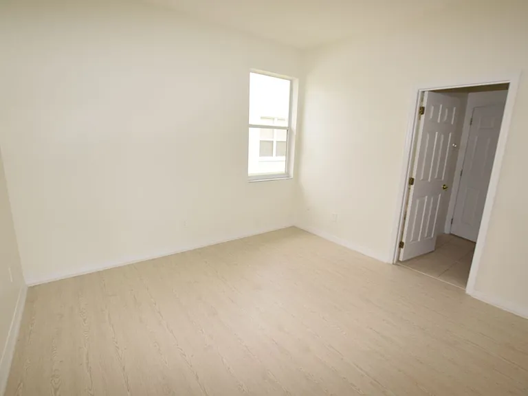 2604 Lutza Way — Photo 34