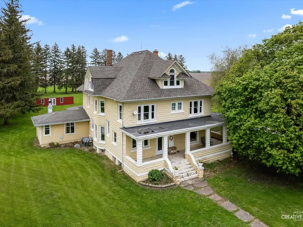 2035 Chicago Rd, Earlville, IL 60518