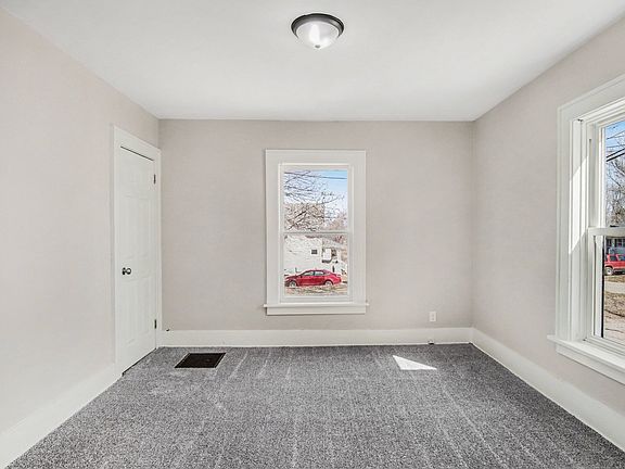 3rd image of 917 James St #1