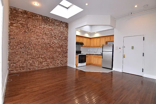 Rented by Optimar International Realty | media 20