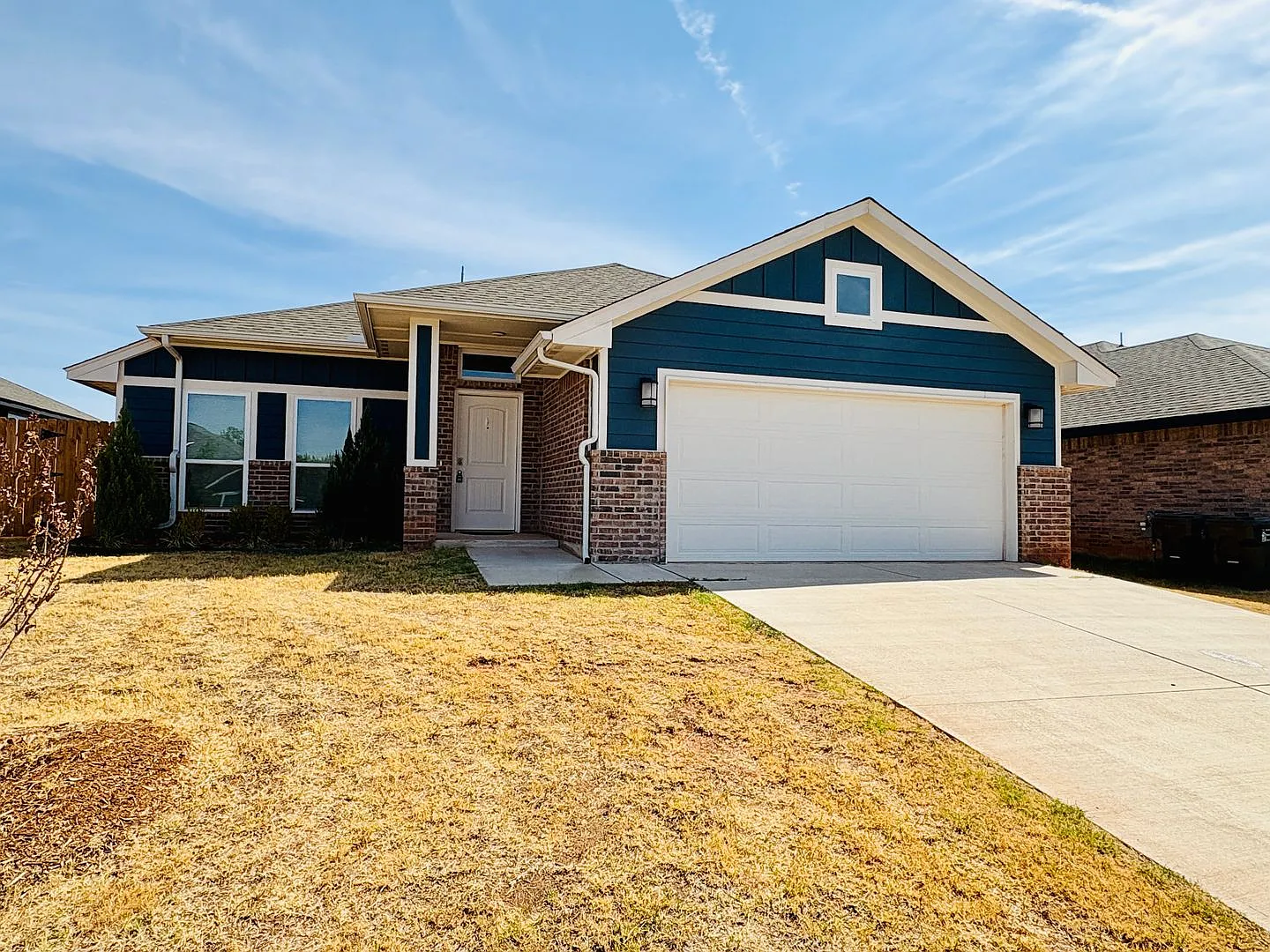 Spacious 3-Bedroom Home in Norman — Photo 1