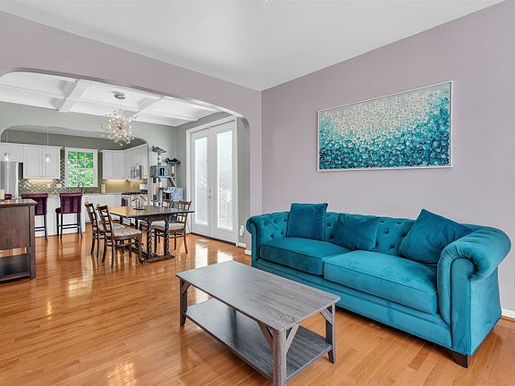 4th image of 181 Riverrun Dr