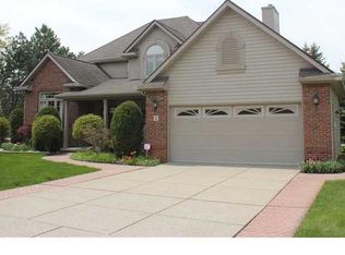 2 Landings Dr, Buffalo, NY 14228