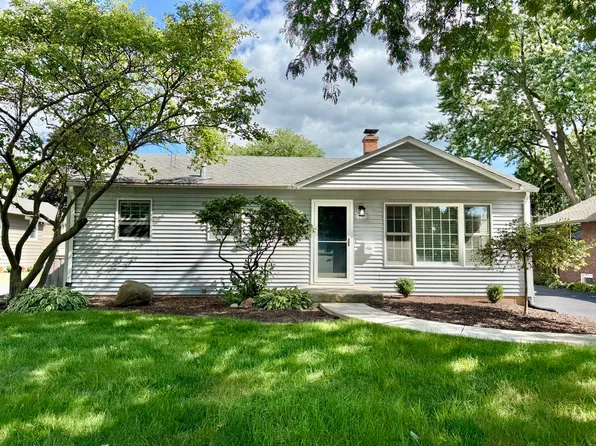 129 Pomeroy Ave, Crystal Lake, IL 60014