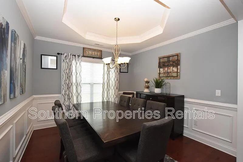 4 bed, 3.5 bath, 2929 sqft, $2,200 — Photo 2