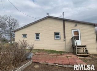 610 W Eureka St, Athens, IL 62613