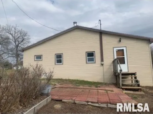 610 W Eureka St, Athens, IL 62613