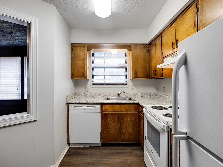34 Woodlawn Drive - 4 — Photo 8
