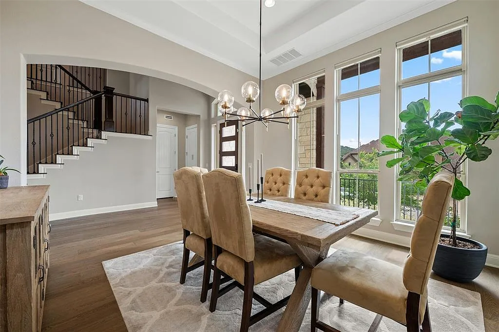 5 bed, 4.0 bath, 4127 sqft, $7,450 — Photo 4