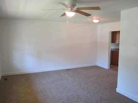 5th image of 330 Pinehurst Dr