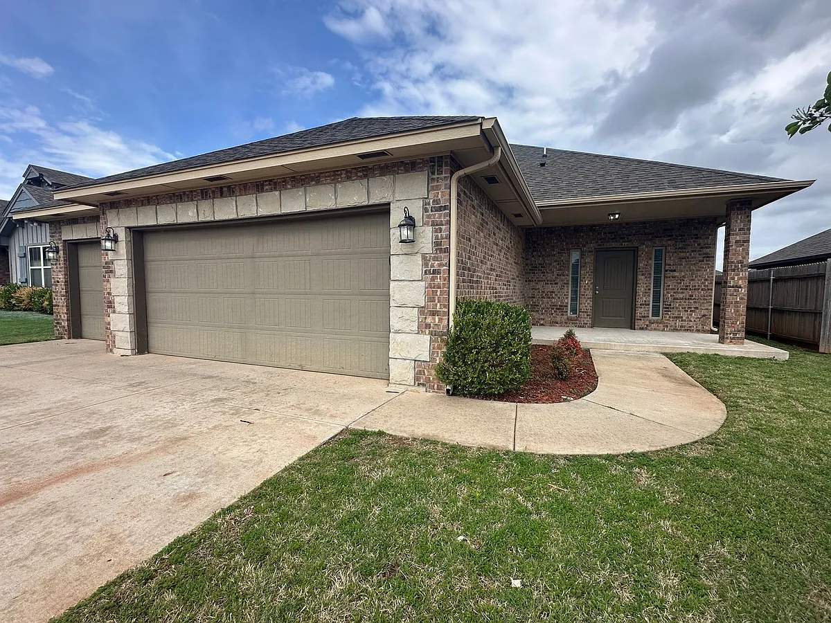 Building Photo - 8017 NW 160th Ter