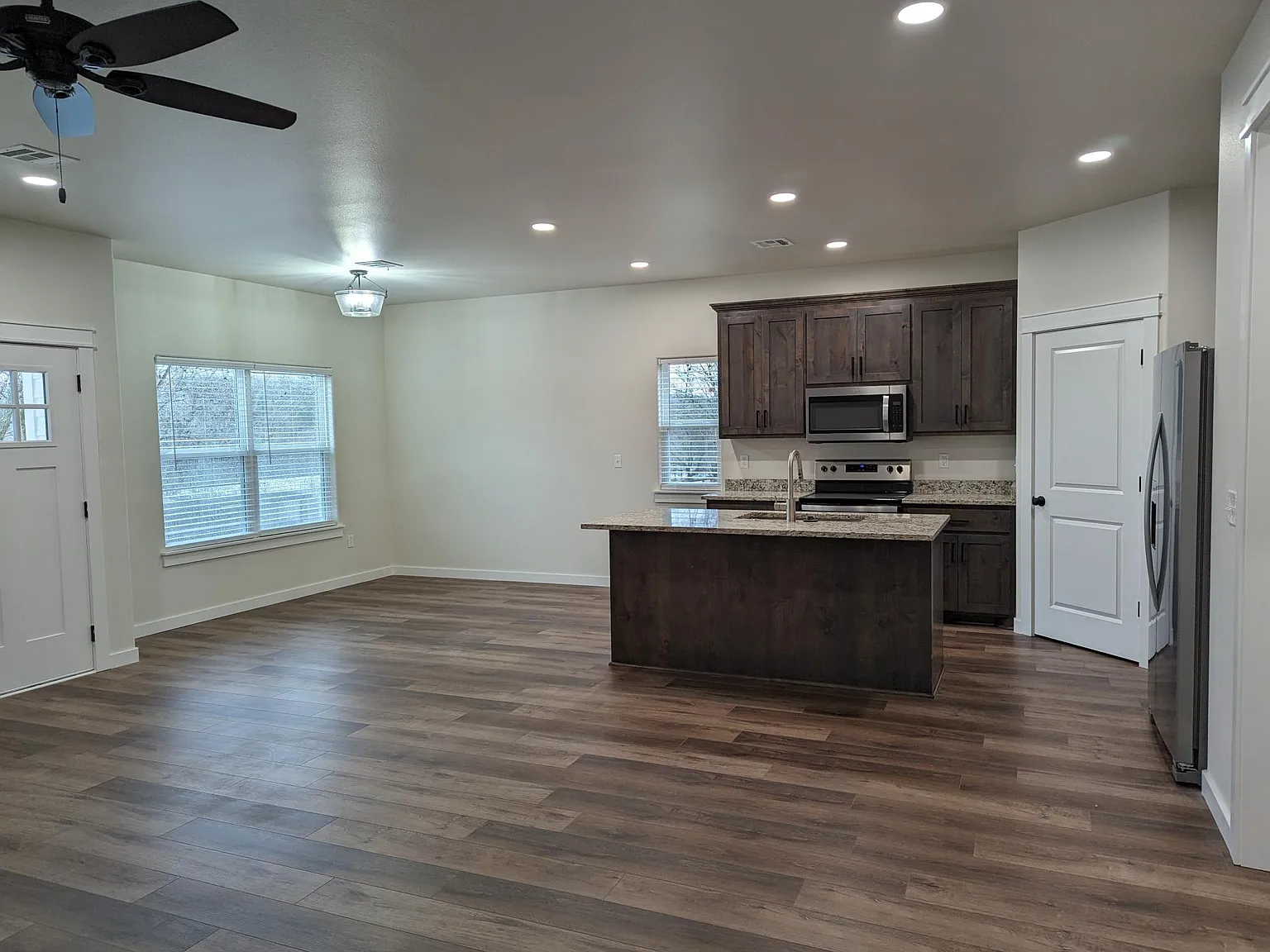 3 bed, 1610 sqft, $2,300 — Photo 4