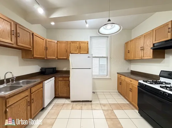 1521 W Barry Ave, Chicago, IL
