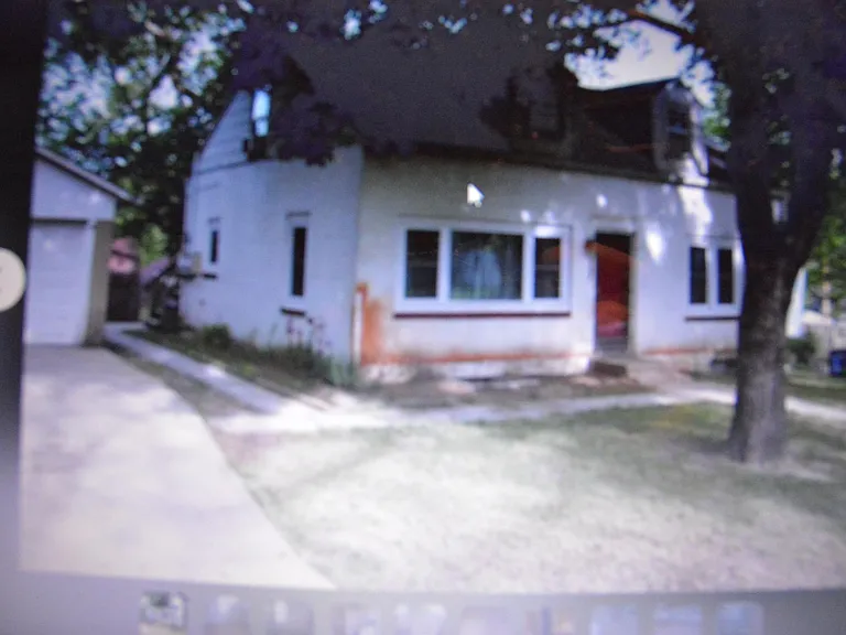 927 1/2 Maple St — Photo 5