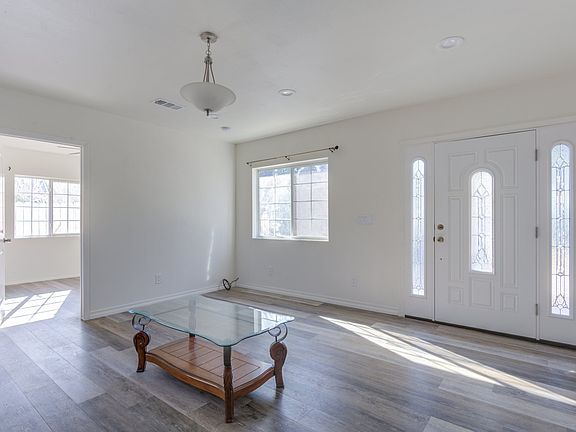 4th image of 18528 Malden St