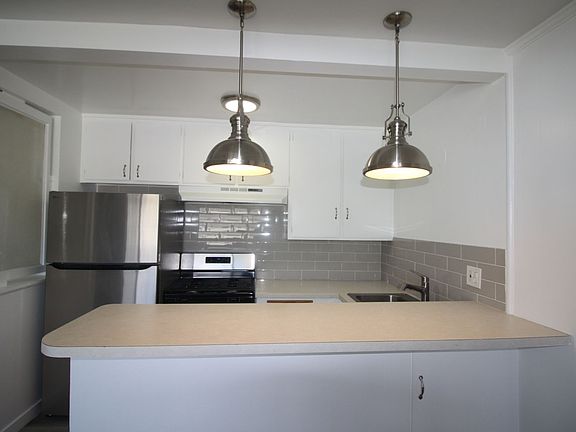 3rd image of 14629 Gilmore St APT 8