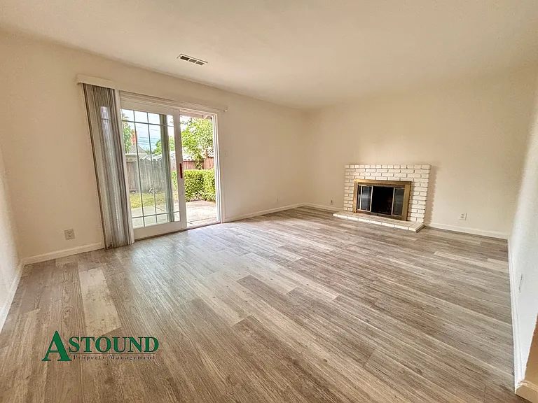 2627 Prestwick Ave — Photo 3