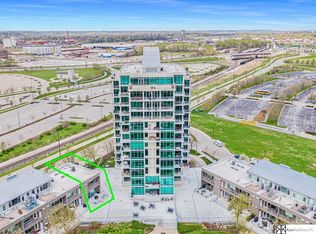 739 Riverfront Dr, Omaha, NE 68102