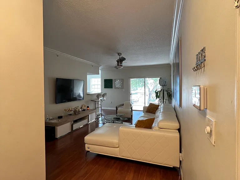 151 SW 117th Ave #207 — Photo 8