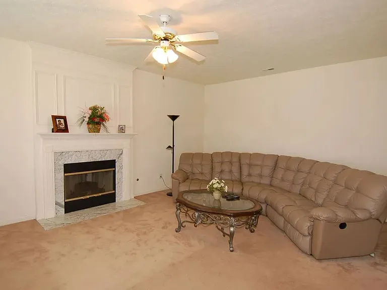9406 Harlow Ct — Photo 9